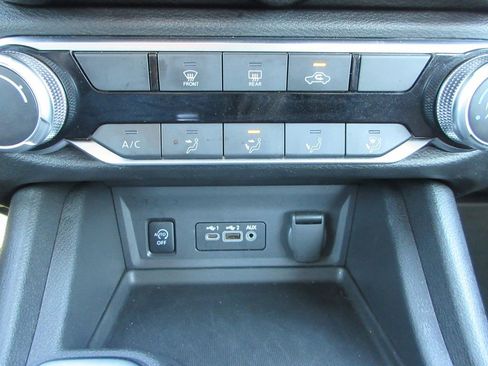 Used 2024 Nissan Sentra SV image 28