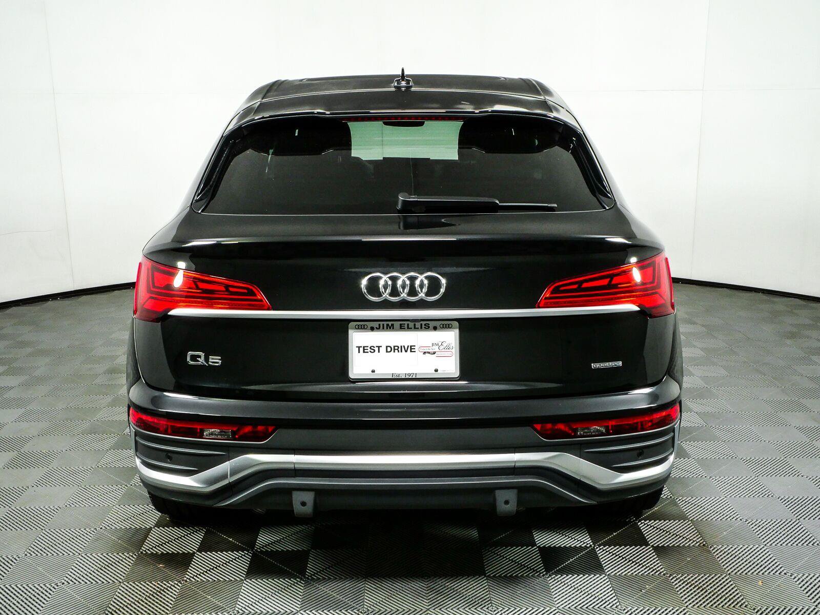 Used 2023 Audi Q5 2.0T Prestige w/ Prestige Package AWD/4WD image 29