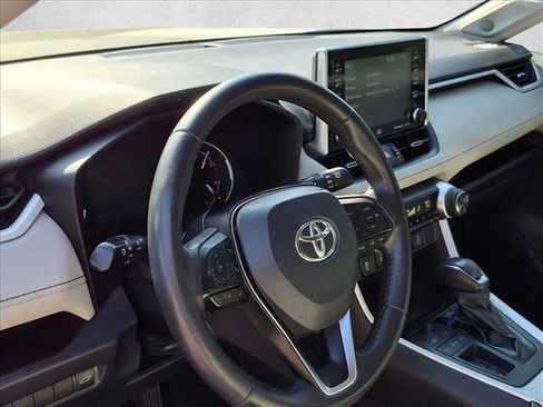 Used 2020 Toyota RAV4 Limited FWD image 6