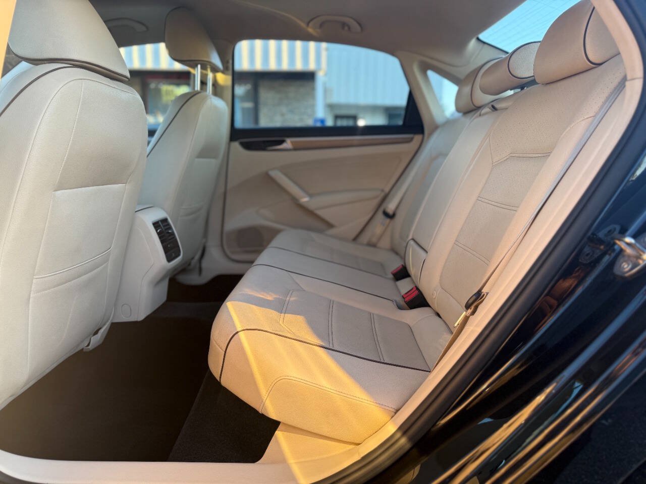 Used 2018 Volkswagen Passat 2.0T SE FWD image 13