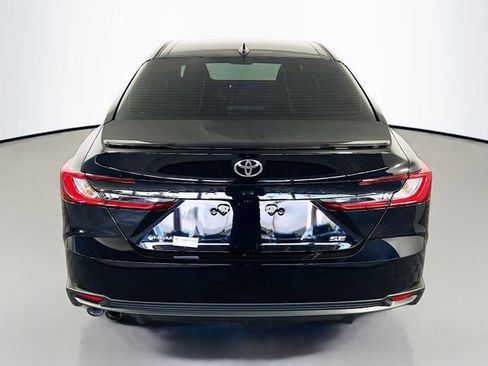 Used 2025 Toyota Camry SE image 6