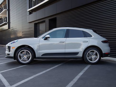 Certified 2020 Porsche Macan S AWD/4WD image 2