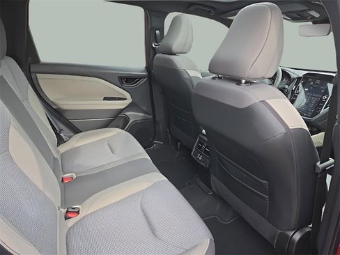 Certified 2025 Subaru Forester Premium image 18