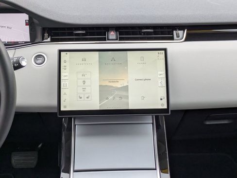 Used 2024 Land Rover Range Rover Evoque S image 19