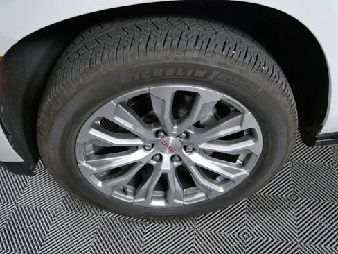 Used 2022 GMC Yukon XL Denali AWD/4WD image 10