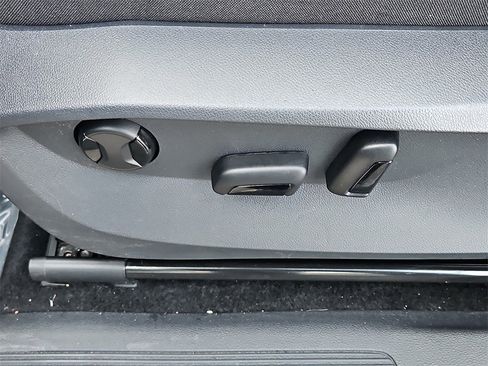 Used 2024 Volkswagen Tiguan Wolfsburg Edition image 21