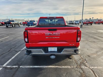New 2026 GMC Sierra 1500 SLE w/ Preferred Package