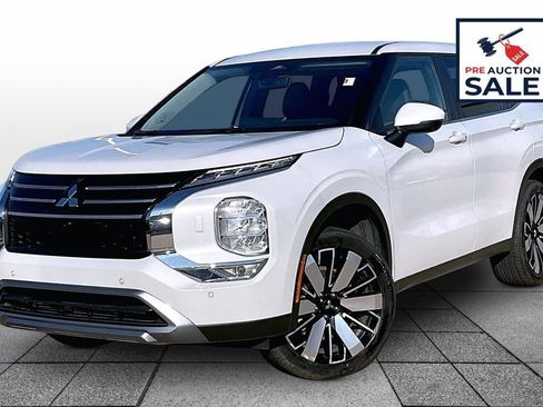 Used 2025 Mitsubishi Outlander SE AWD/4WD image 1