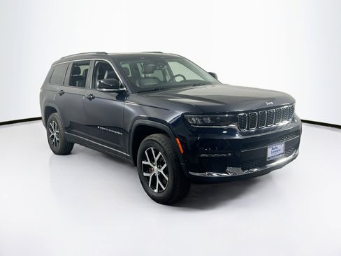 Used 2023 Jeep Grand Cherokee L Limited w/ Luxury Tech Group II image 3