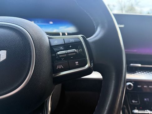 Used 2022 Kia Carnival SX Prestige image 32