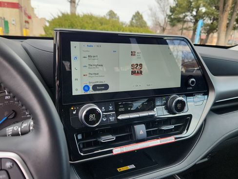 Certified 2025 Toyota Highlander XLE image 18