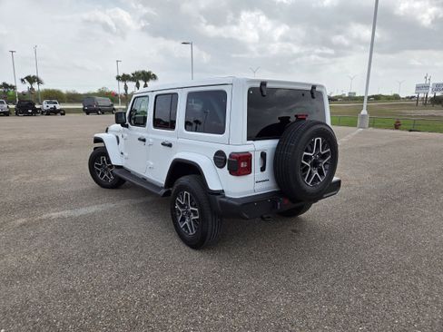 New 2026 Jeep Wrangler Unlimited Sahara AWD/4WD image 5