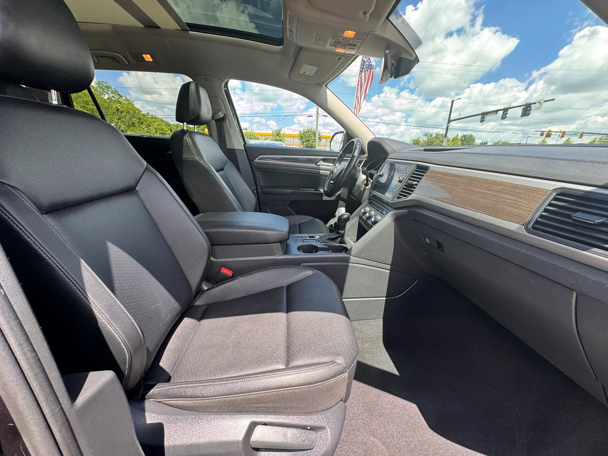 Used 2020 Volkswagen Atlas SE w/ Panoramic Sunroof Package FWD image 27