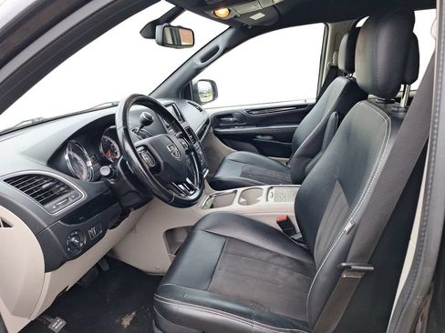 Used 2019 Dodge Grand Caravan SXT FWD image 10