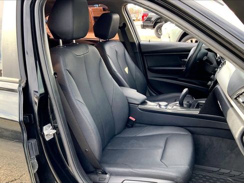 Used 2018 BMW 320i Sedan image 9
