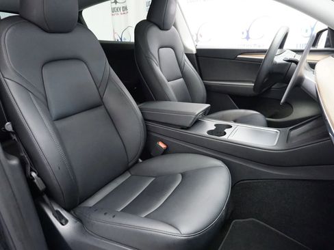 Used 2024 Tesla Model Y Long Range image 17