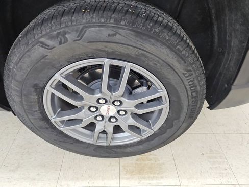 Used 2025 GMC Acadia Elevation image 26