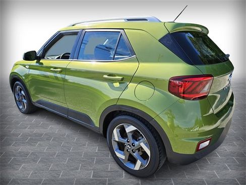 Used 2023 Hyundai Venue SEL image 5