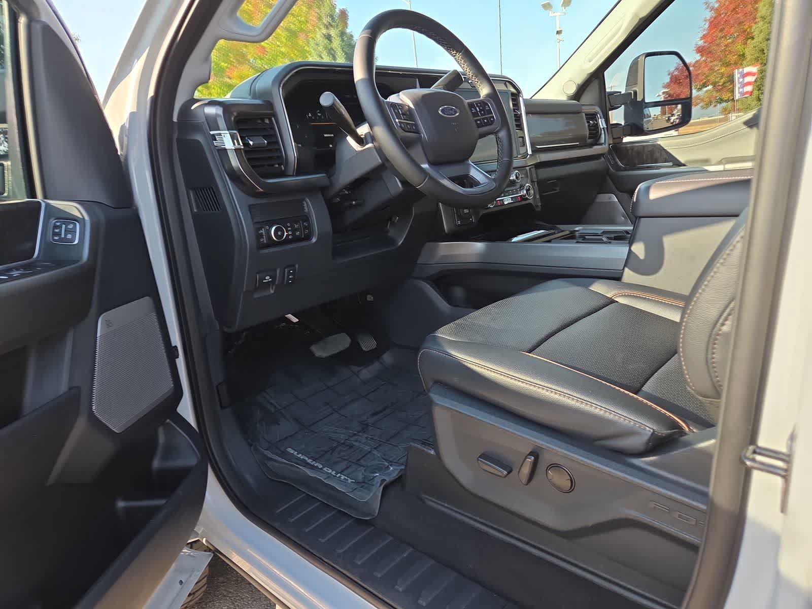 Used 2026 Ford F350 Lariat w/ FX4 Off-Road Package AWD/4WD image 10