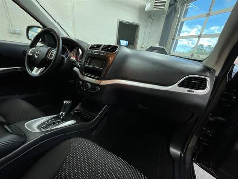 Used 2020 Dodge Journey SE w/ SE Popular Equipment Group image 28