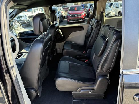 Used 2019 Dodge Grand Caravan SXT image 8