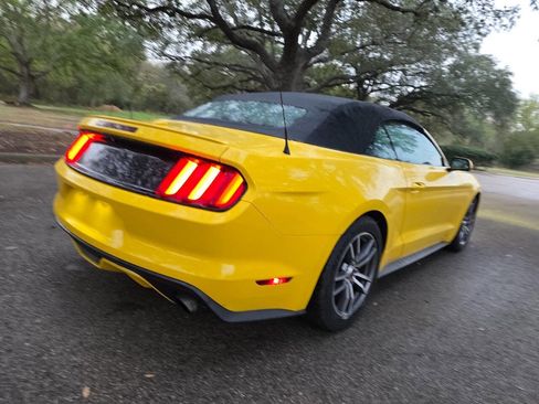 Used 2017 Ford Mustang Premium image 4