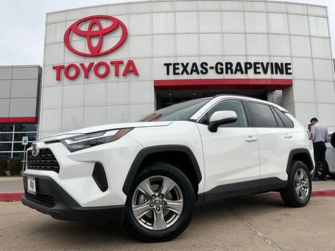Used 2025 Toyota RAV4 XLE image 2