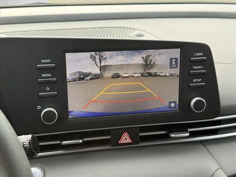 Used 2023 Hyundai Elantra SEL image 12