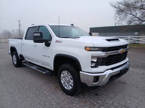 Used 2024 Chevrolet Silverado 2500 LT image 8