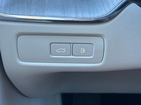 Certified 2023 Volvo XC60 T8 Ultimate image 33