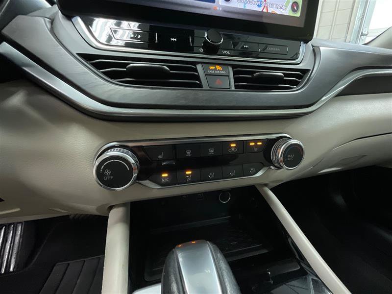 Used 2023 Nissan Altima 2.5 SV w/ SV Premium Package FWD image 16