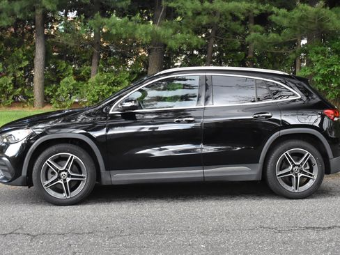 Used 2021 Mercedes-Benz GLA 250 4MATIC w/ AMG Line Exterior image 5