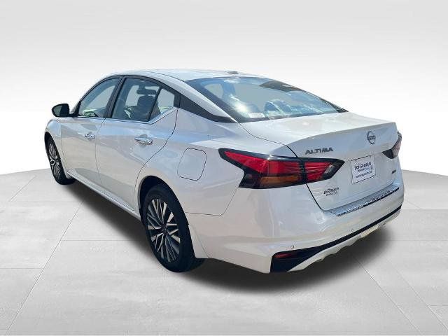 Certified 2023 Nissan Altima 2.5 SV w/ SV Premium Package AWD/4WD image 3