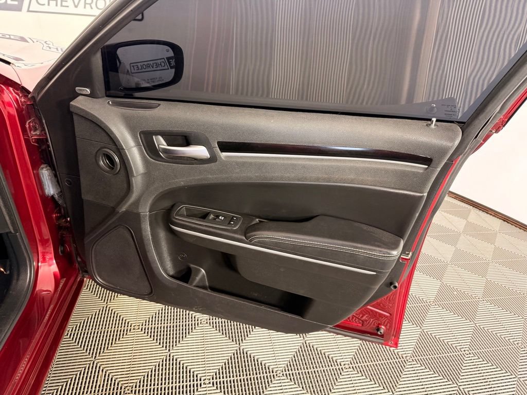 Used 2019 Chrysler 300 S AWD/4WD image 21