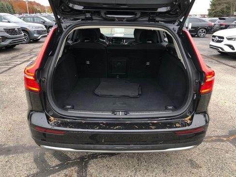 Used 2025 Volvo V60 B5 Cross Country Plus image 35