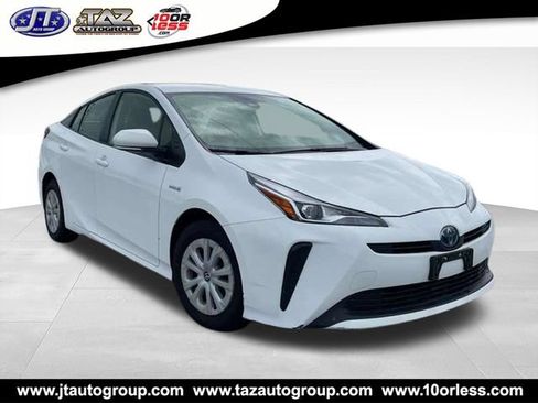 Used 2019 Toyota Prius L Eco FWD image 1