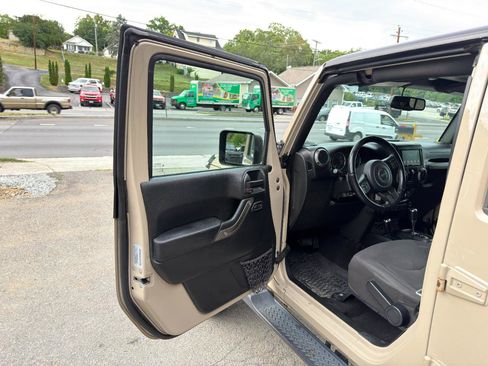 Used 2016 Jeep Wrangler Unlimited Sport w/ Quick Order Package 24S AWD/4WD image 10
