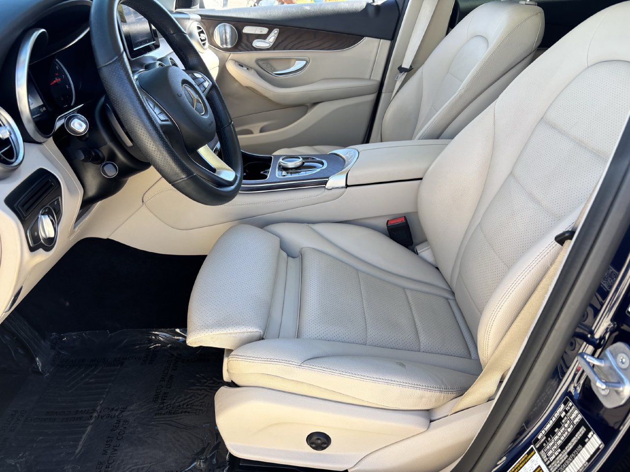 Used 2019 Mercedes-Benz GLC 300 4MATIC image 18