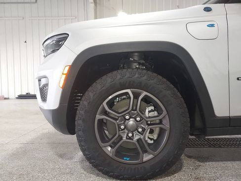 New 2024 Jeep Grand Cherokee Trailhawk AWD/4WD image 16