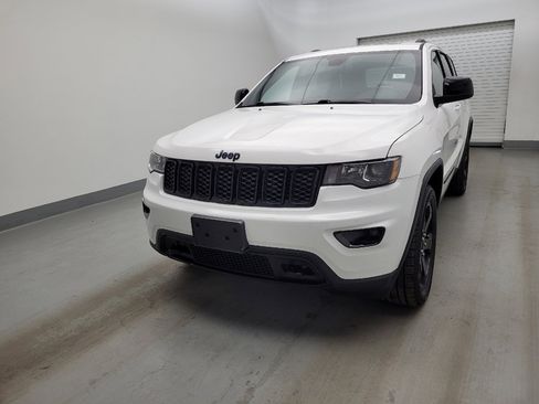 Used 2020 Jeep Grand Cherokee Laredo AWD/4WD image 15