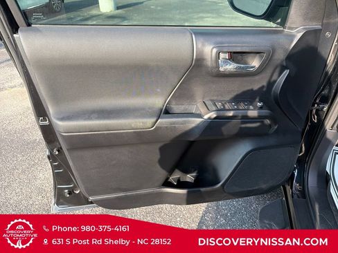 Used 2017 Toyota Tacoma TRD Off-Road w/ Tow Package AWD/4WD image 10