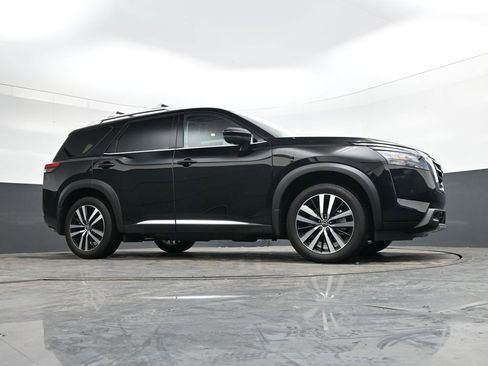 Used 2025 Nissan Pathfinder Platinum image 35