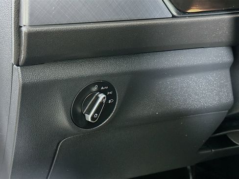 Used 2022 Volkswagen Jetta SE image 10