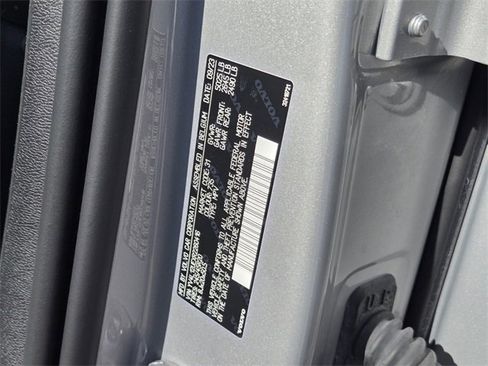 Certified 2024 Volvo XC40 B5 Plus w/ Protection Package Premier image 24