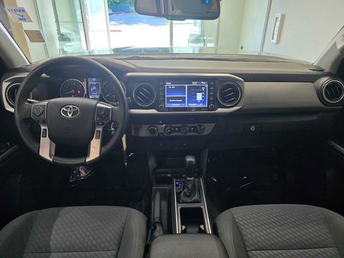 Used 2020 Toyota Tacoma SR5 AWD/4WD image 10