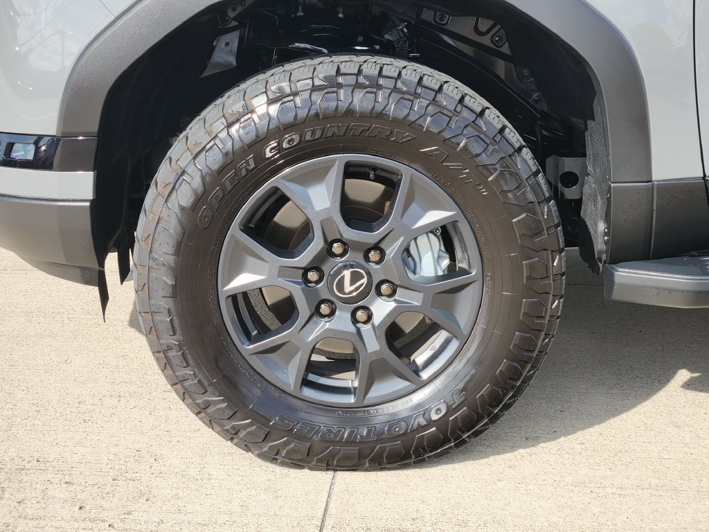 Certified 2025 Lexus GX 550 w/ Accessory Package (CT) AWD/4WD image 10