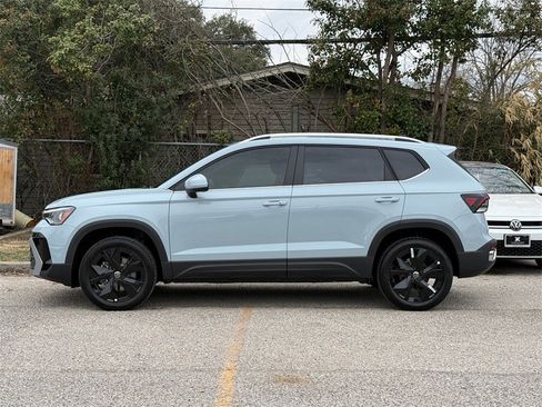 New 2026 Volkswagen Taos SE image 7
