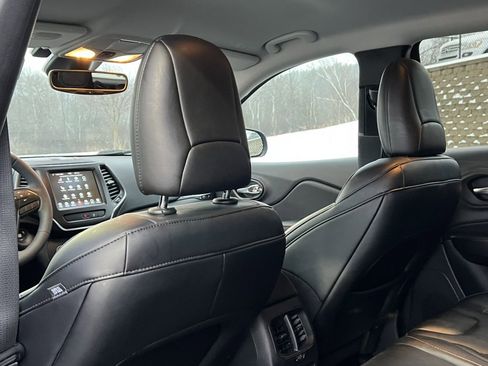 Used 2022 Jeep Cherokee Trailhawk w/ Comfort/Convenience Group image 35