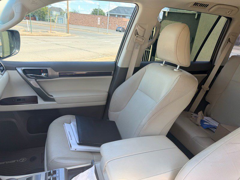 Used 2019 Lexus GX 460 Premium w/ Premium Package AWD/4WD image 9