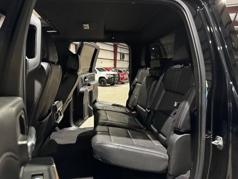 Used 2020 Chevrolet Silverado 2500 High Country w/ Technology Package image 17